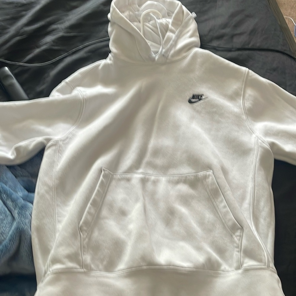 A white Medium nike hoodie